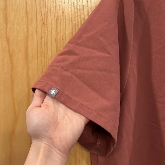 FIGS Catarina Top - Picture 2 of 6